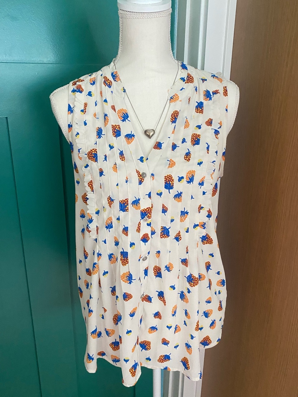 Maeve/ Anthro Sleeveless Cream Pintuck V-Neck Blouse